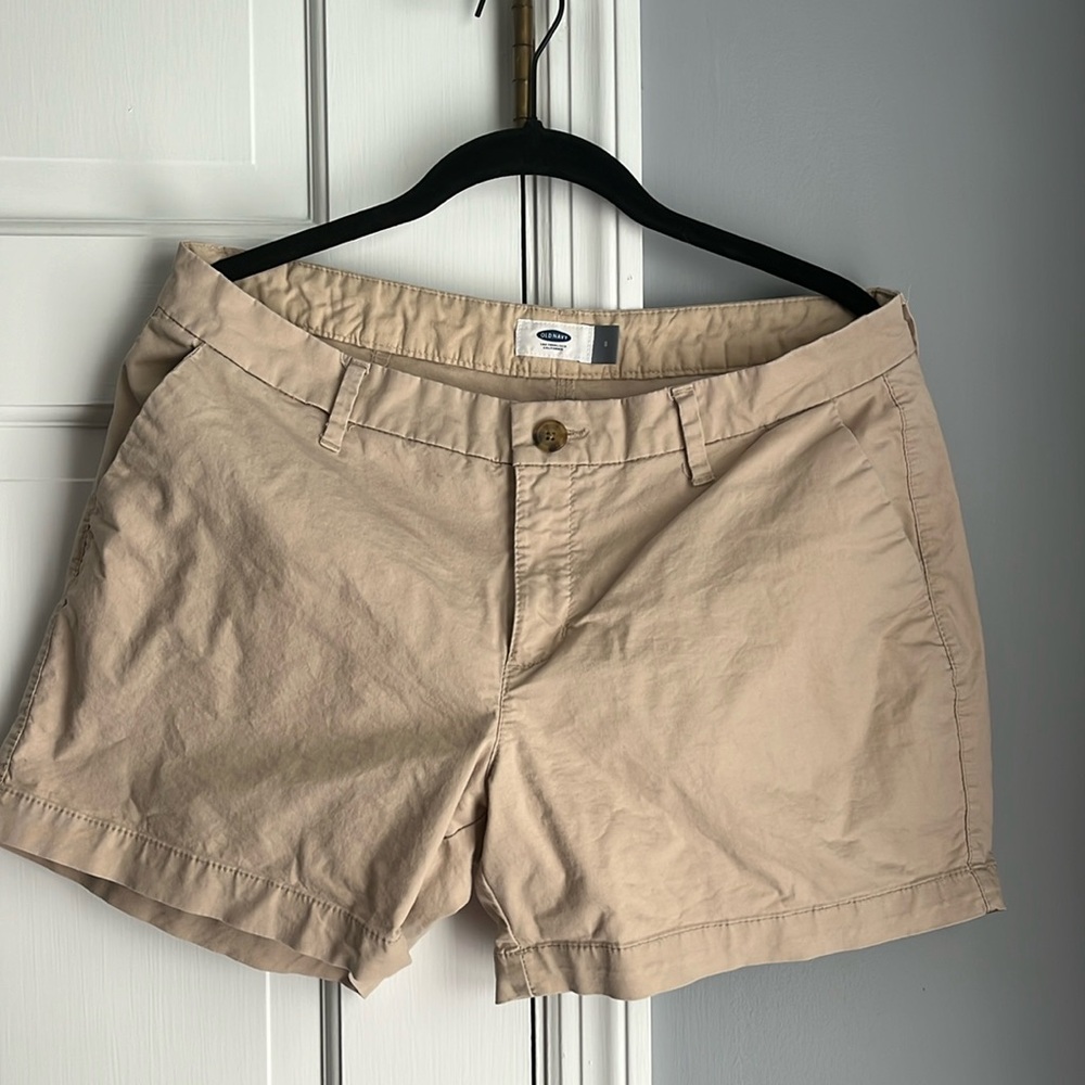Old Navy women’s khaki shorts